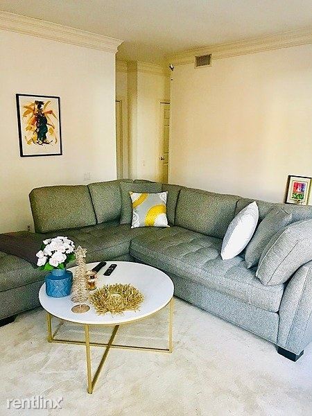 Building Photo - 3 br, 2.5 bath Townhome - 211 Litchfield Lane