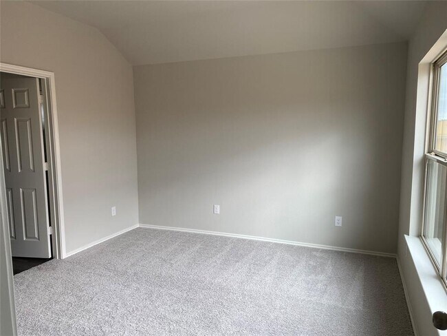 Building Photo - 10414 Meadow Saffron Dr