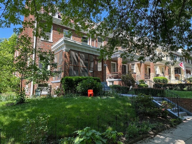 Building Photo - 1439 Taylor St NW