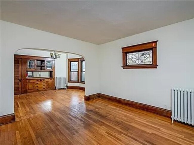 Foto del edificio - 5 Bedroom House Near Hamline University Available June 2026