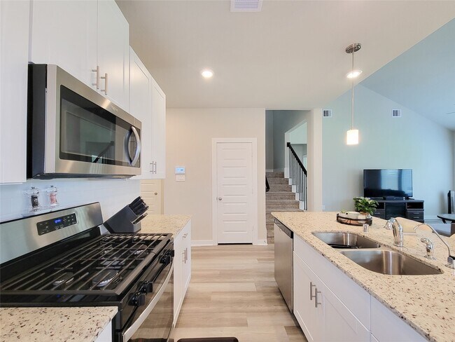 Foto del edificio - 8401 Hazel River Dr