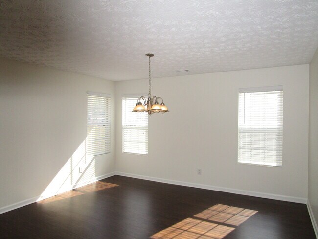 Foto del edificio - 3701 Crescent Hill Lane NW