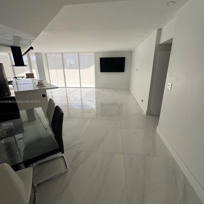 Foto del edificio - 19355 Turnberry Way