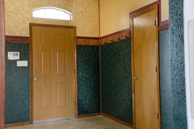 Building Photo - 10505 Hackamore Place Southwest