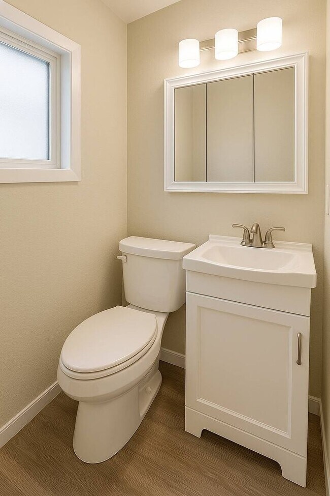 Foto del edificio - Updated 1-brm home - huge living room, brand new flooring, washer/dryer, new kitchen, new bathroo...