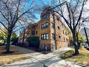 Building Photo - 2551 N Avers Ave