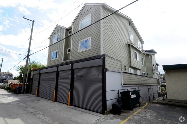 Building Photo - Eastbay Apartments