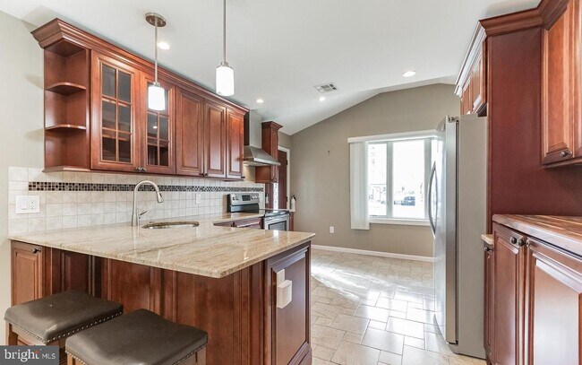 Building Photo - 310 Dogwood Dr