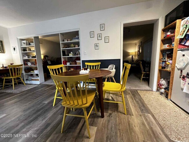 Foto del edificio - 5467 N River Rd
