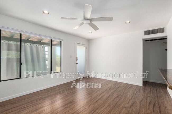 Foto del edificio - 1526 E Griswold Rd