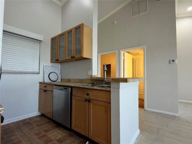 Building Photo - 2831 N Oakland Forest Dr