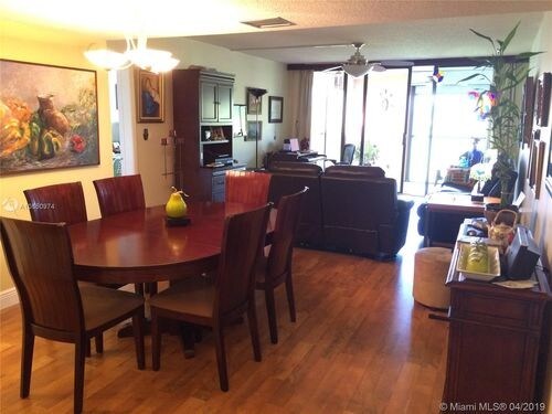 Foto del edificio - 16251 Golf Club Rd