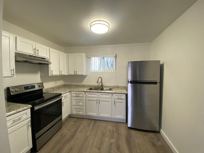 Foto del interior - Beautiful Renovations One and Two Bedrooms...