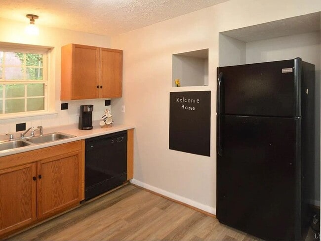 Building Photo - 4204 Tremont St