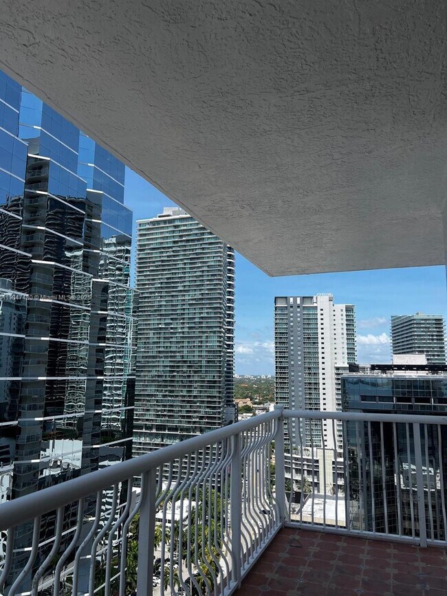 Foto del edificio - 1200 Brickell Bay Dr