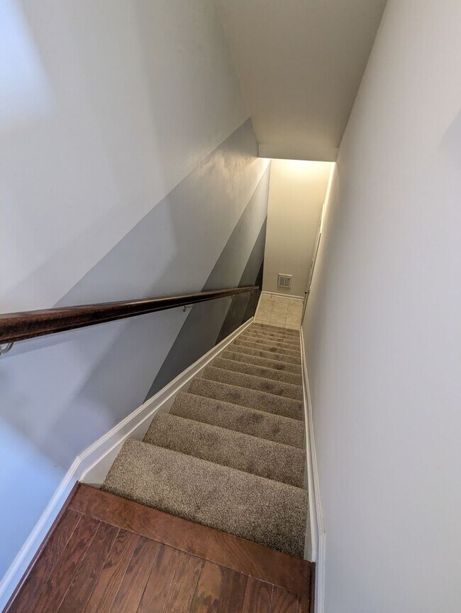 Foto del edificio - Beautiful 3 level townhouse in Jefferson Place ready for you mid July!