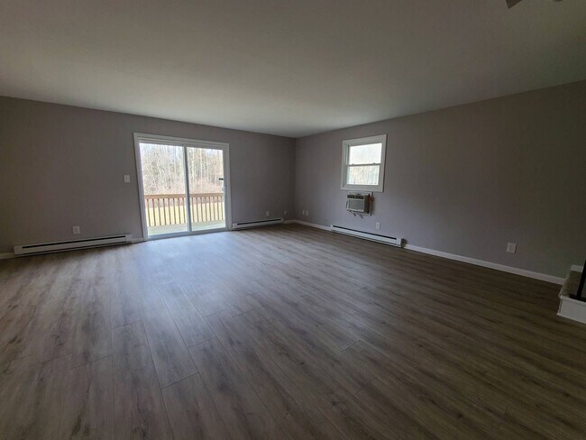Building Photo - Newly Renovated Two Bedroom Two Bath Multi...