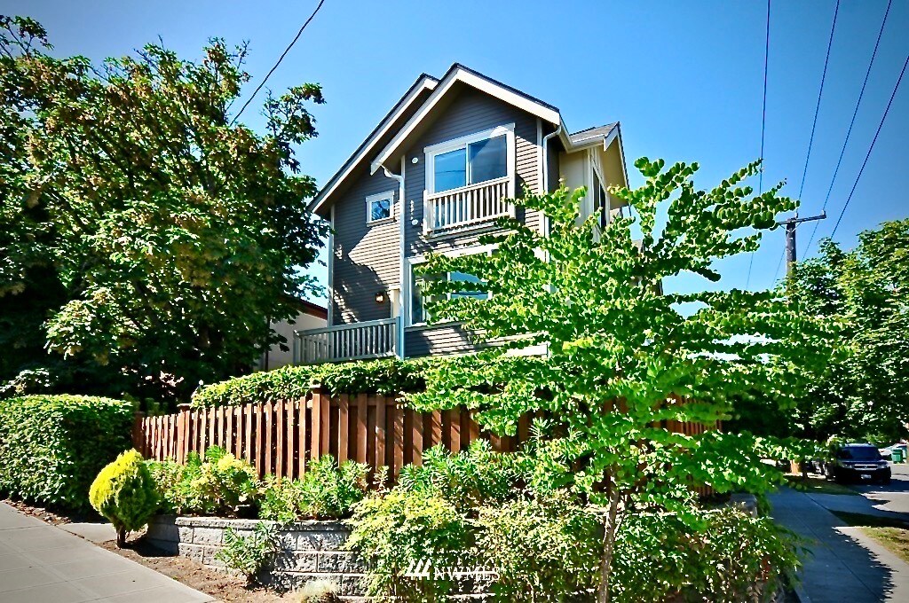 1024 N 36th St, Seattle, WA 98103 Townhouse for Rent in Seattle, WA