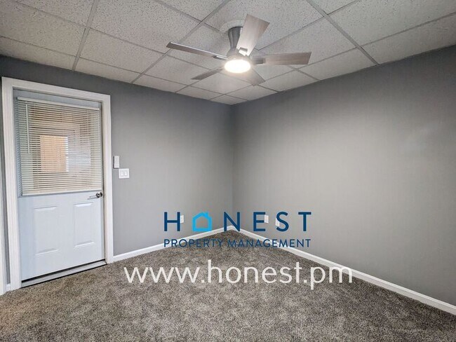 Foto del edificio - 73 Kennedy Memorial Dr