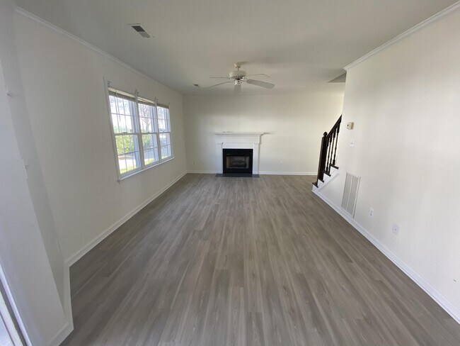 Foto del edificio - 3806-38D1 Sterling Pointe Dr