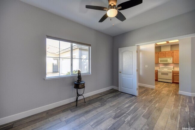 Foto del edificio - 638 Carstairs Ct