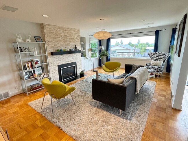 Foto del edificio - View Ridge 4 Bed, 2 Bath Home