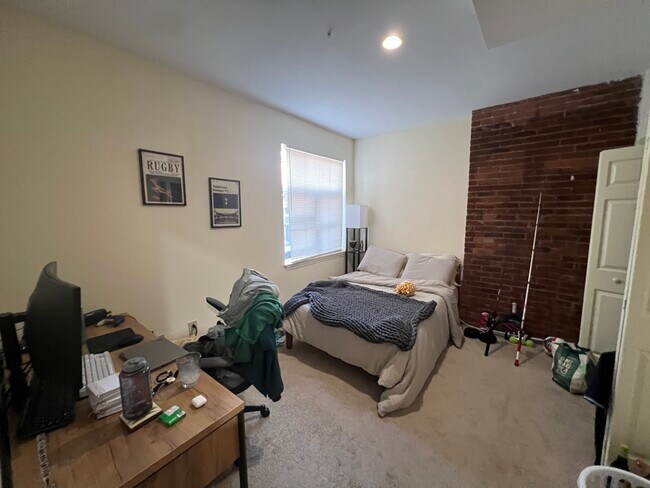 Foto del edificio - 1404 Beacon St