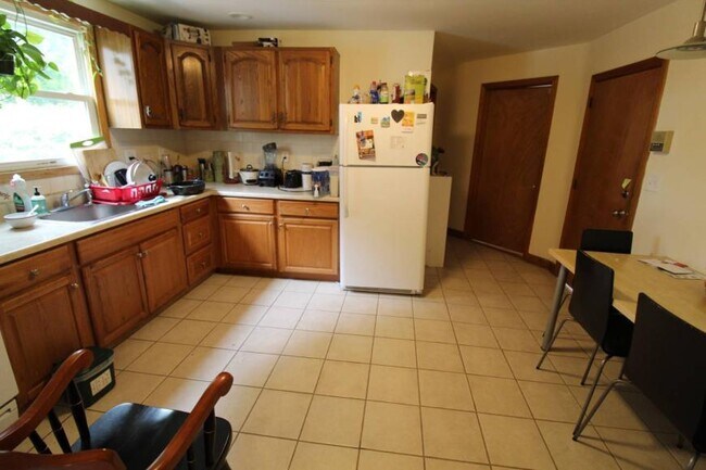 Foto del edificio - 3.0 bedroom in Cambridge Massachusetts 02139