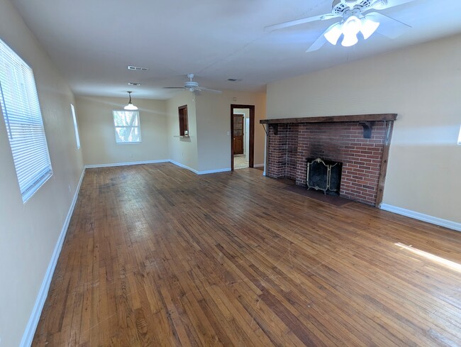 Foto del edificio - 2310 W Tennessee St