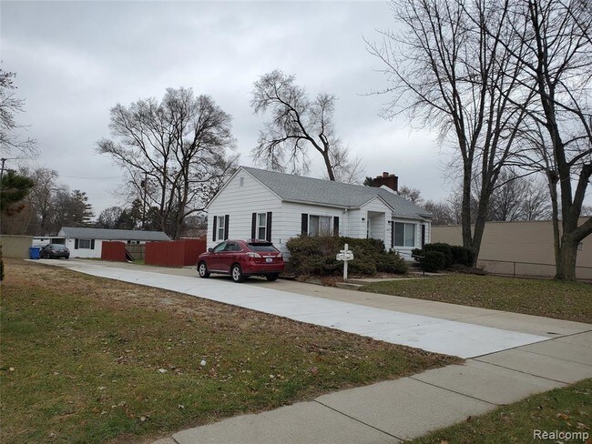 Building Photo - 4843 E 9 Mile Rd