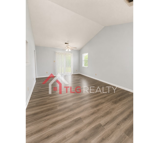 Building Photo - 3821 Rosedown Dr