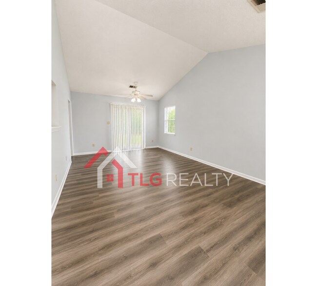 Foto del edificio - 3821 Rosedown Dr