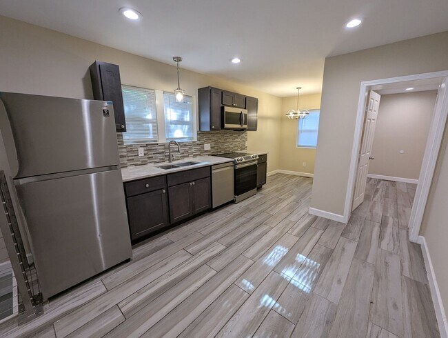 Foto del edificio - Greenway Glow-Up: Fully Renovated & Full o...