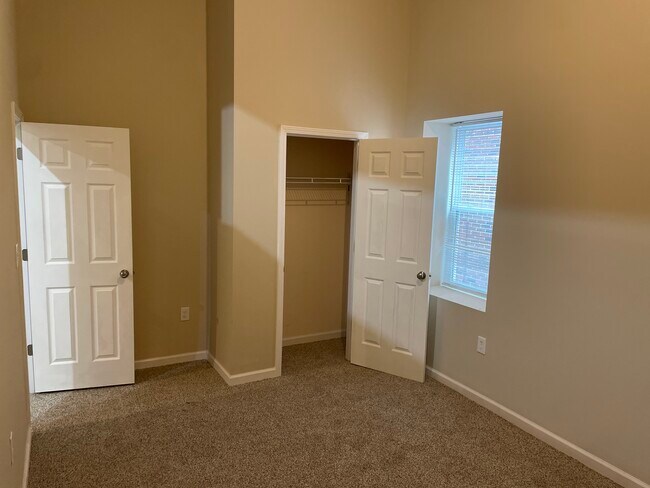 Dormitorio - 118 W Murphy St