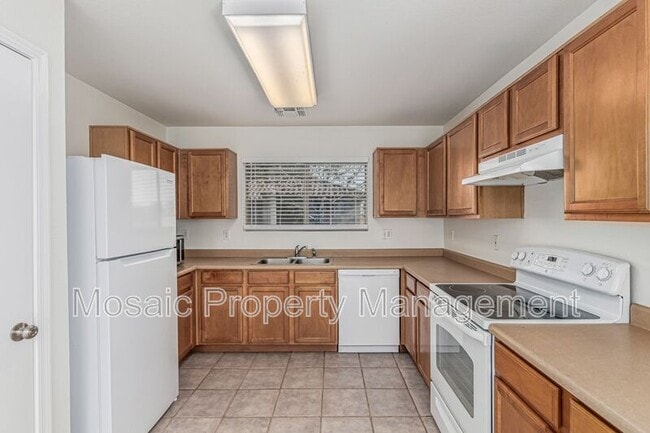 Building Photo - 1543 S Danielson Way