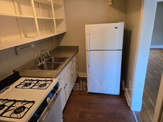 Building Photo - 1602 W 37th St