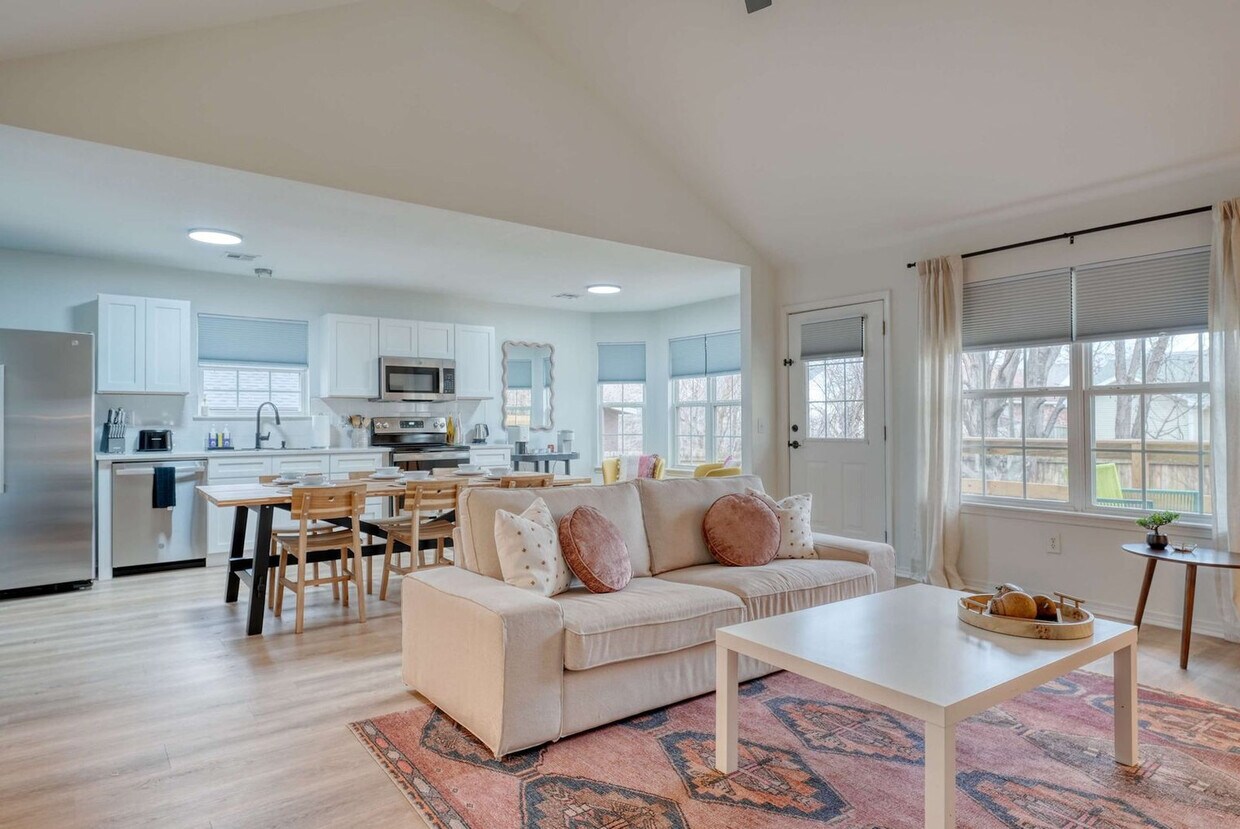 Foto principal - 905 SW Natchez Ct