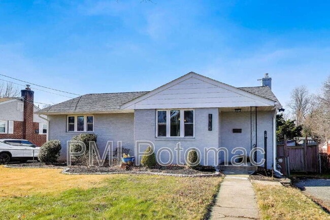 Building Photo - 1915 Henry Rd