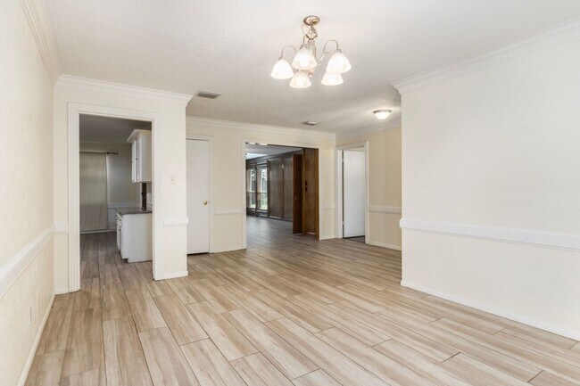 Building Photo - 13618 Jessica Ln