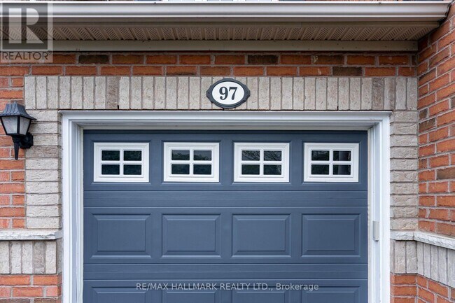 Photo du bâtiment - 97 Maple Ridge Crescent
