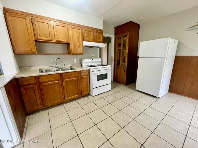 Building Photo - 1623 Thornberry Ave