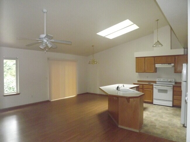 Foto del edificio - Wonderful 3 Bedroom Duplex!