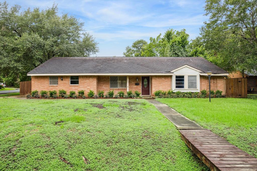 Foto principal - 1627 Crestdale Dr