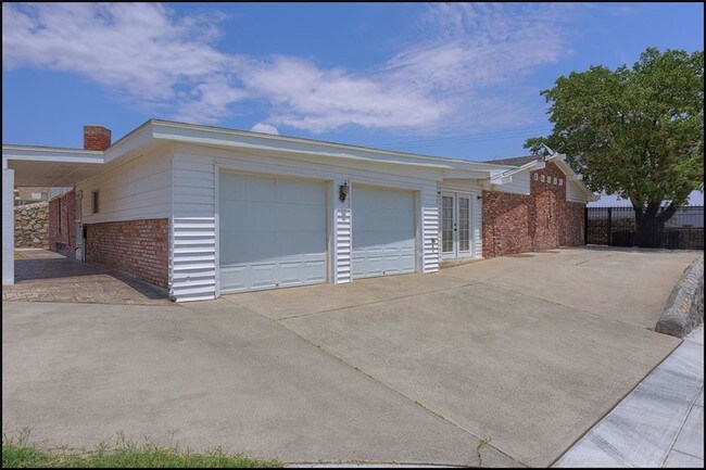 Building Photo - 4700 Louisiana St