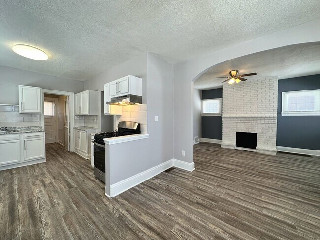 Building Photo - 2 Bed & 1 Full Bath Ranch w/ Basement for ...