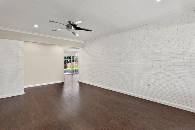 Building Photo - 525 Melrose Dr