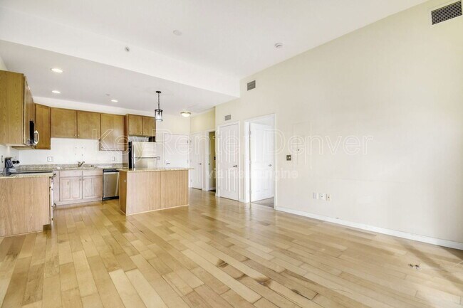 Building Photo - 1950 Logan St