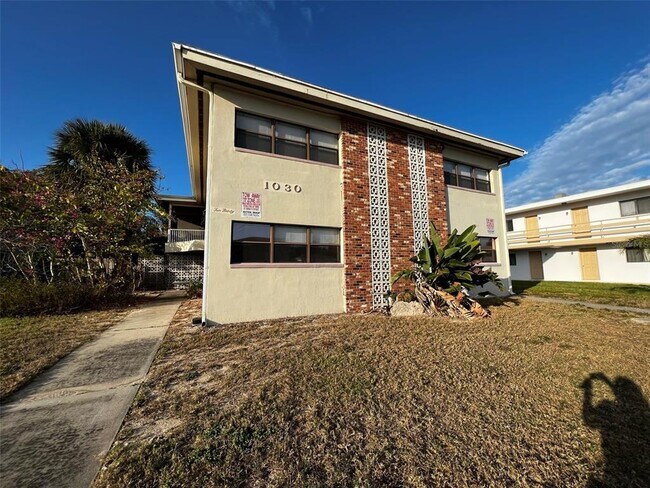 Building Photo - 1030 Park Dr