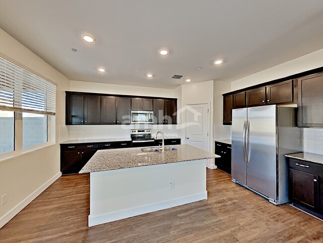 Foto del edificio - 5926 W Columbine Dr