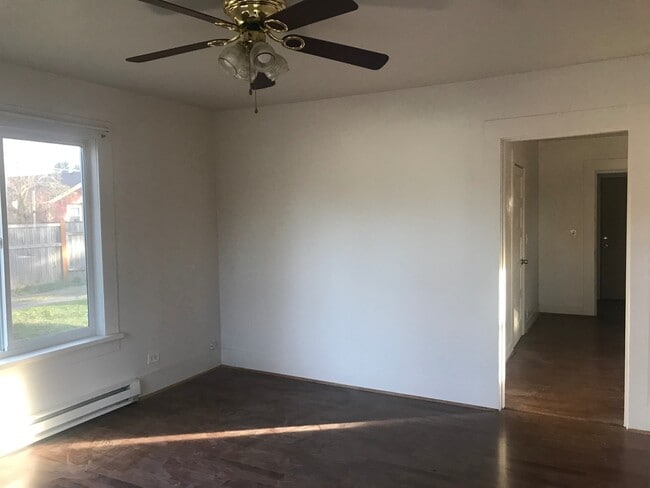 Building Photo - Cute 2 bedroom in Centralia